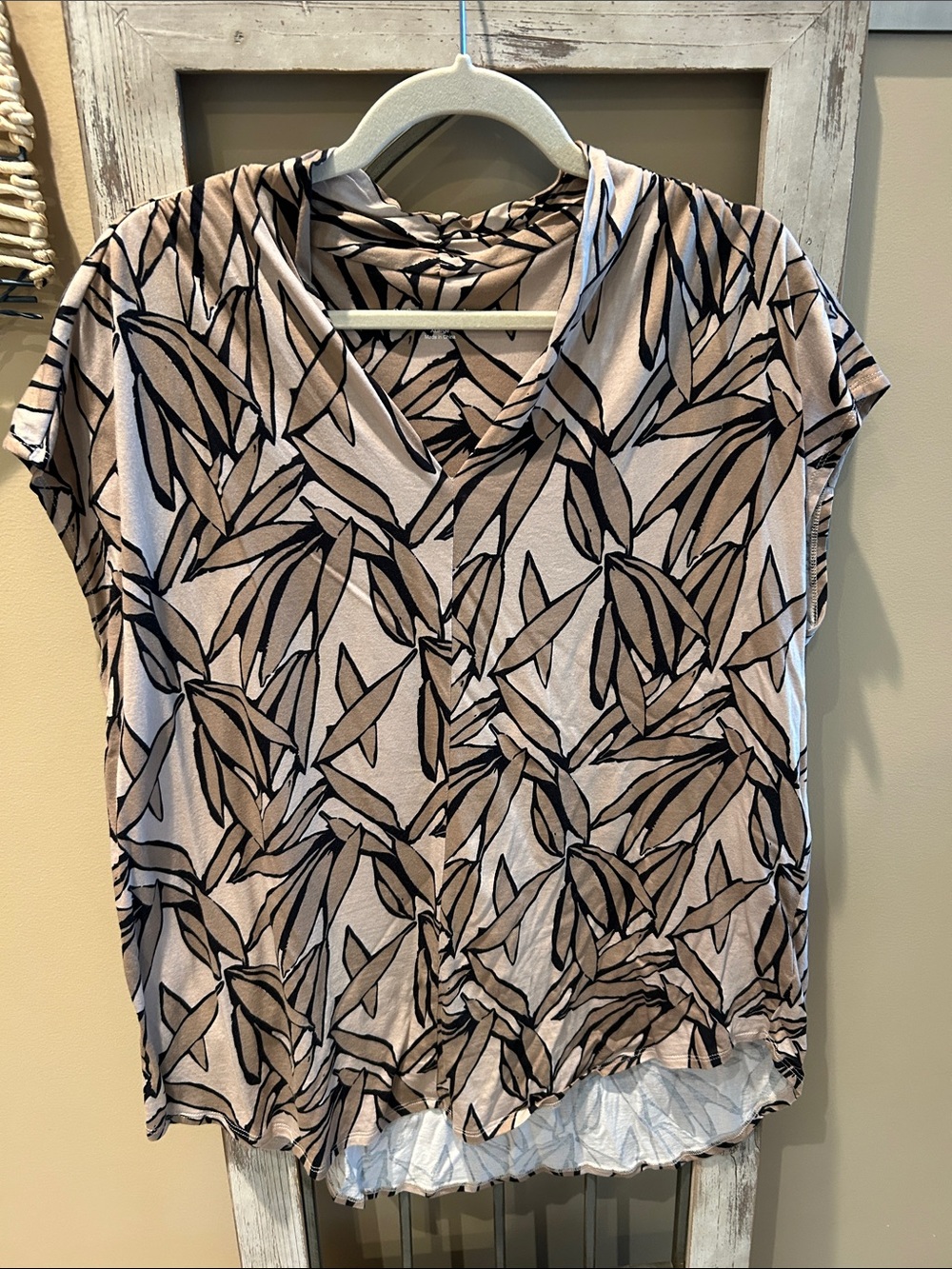 Soft Surroundings Beige Leaf-Print Short Sleeve V-Neck Top
